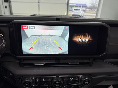 Used 2024 Jeep Wrangler Unlimited Sahara w/ Technology Group image 19