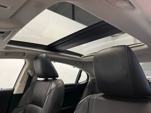 Used 2019 Lexus ES 350 Ultra Luxury w/ Accessory Package 2 FWD image 12