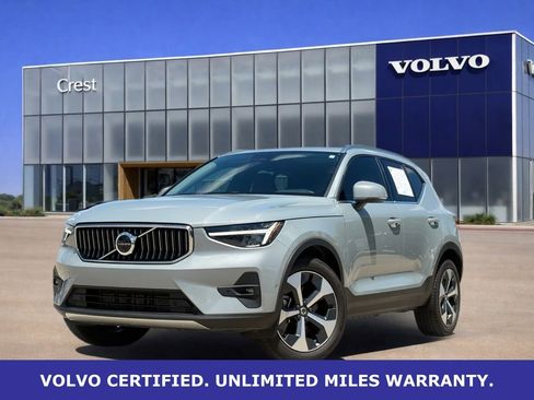 Certified 2025 Volvo XC40 B5 Plus AWD/4WD image 1