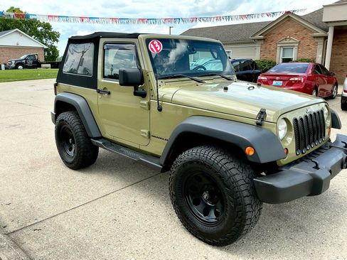 Used 2013 Jeep Wrangler Sport AWD/4WD image 3