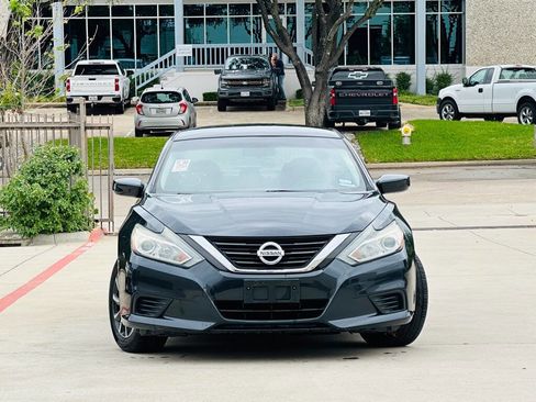 Used 2017 Nissan Altima 2.5 S w/ Power Driver Seat Package FWD image 2