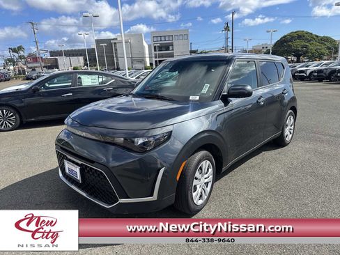 Used 2023 Kia Soul LX image 1