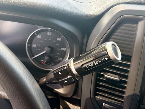 Used 2022 Nissan Titan SV RWD image 17