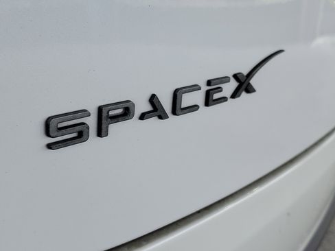 Used 2022 Tesla Model X Plaid image 6