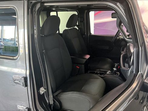 Used 2018 Jeep Wrangler Unlimited Sport S AWD/4WD image 10