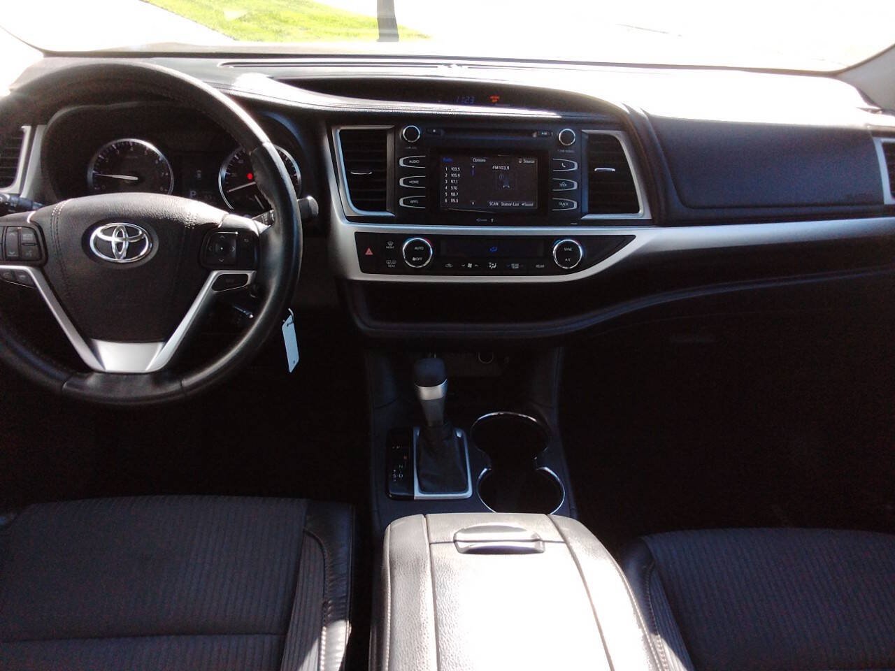Used 2015 Toyota Highlander Plus FWD image 9