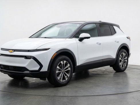 Used 2025 Chevrolet Equinox LT image 3