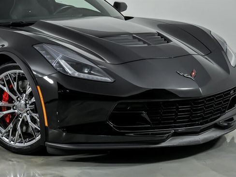 Used 2015 Chevrolet Corvette Z06 w/ 3LZ Preferred Equipment Group RWD image 3