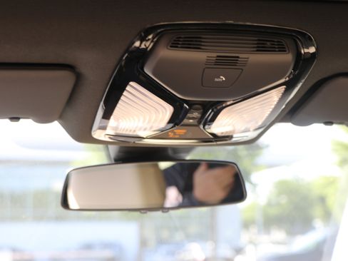 Used 2025 BMW 230i Coupe w/ Convenience Package image 31