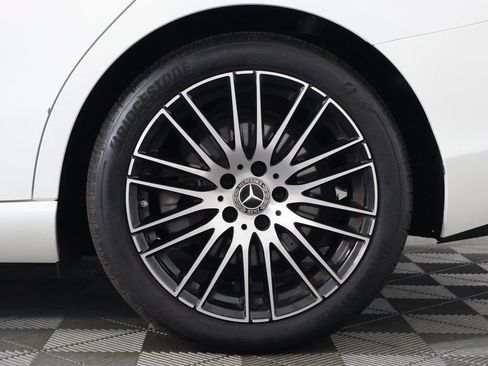 Used 2025 Mercedes-Benz C 300 Sedan image 16