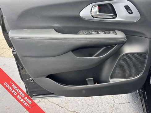 New 2026 Chrysler Pacifica Limited w/ S Appearance Package image 9