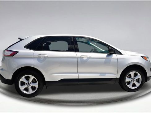 Used 2018 Ford Edge SE FWD image 15