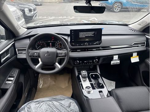 New 2026 Mitsubishi Outlander ES FWD image 7