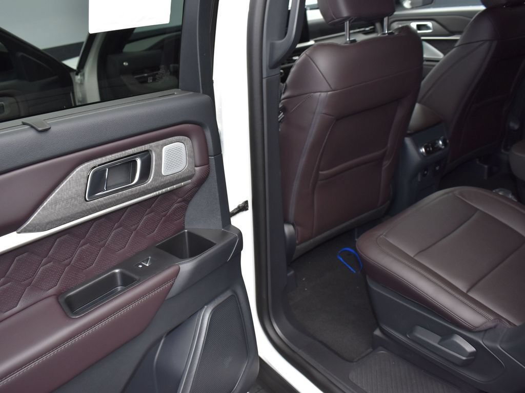Used 2025 Ford Explorer Platinum w/ Ultimate Package RWD image 18