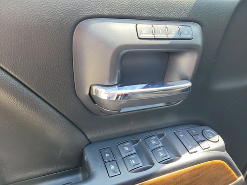 Used 2018 Chevrolet Silverado 1500 LTZ RWD image 23