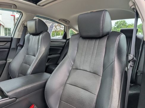 Used 2018 Honda Accord Touring image 18