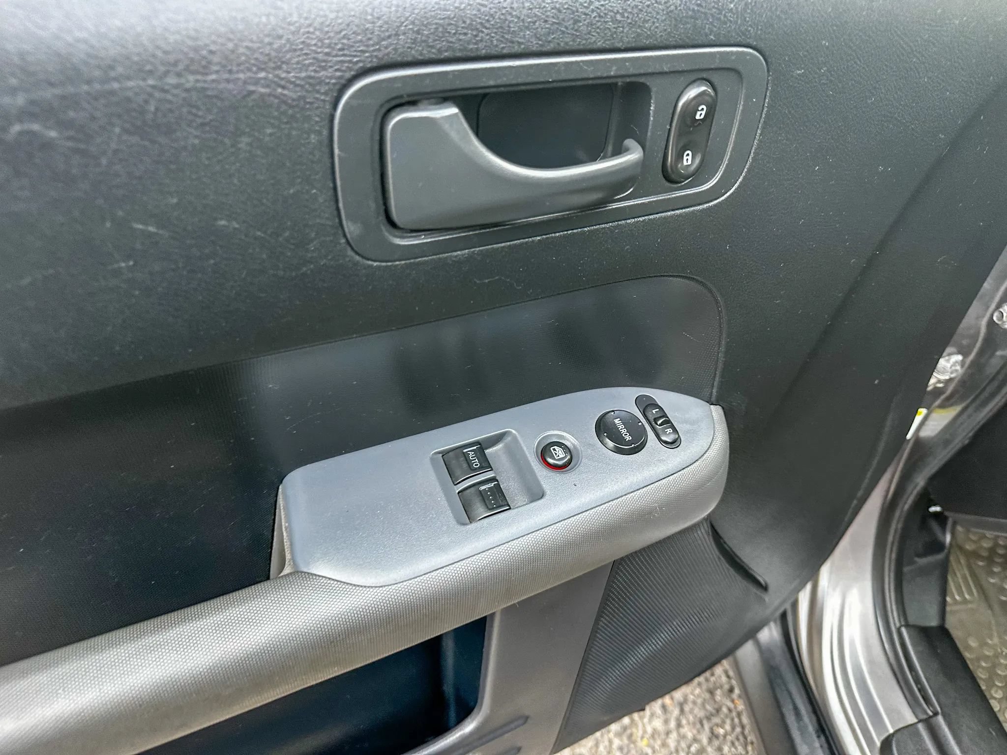 Used 2005 Honda Element EX image 11