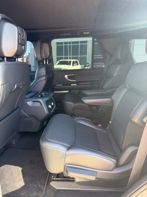 Used 2026 Ford Expedition Platinum w/ Stealth Performance Package AWD/4WD image 5