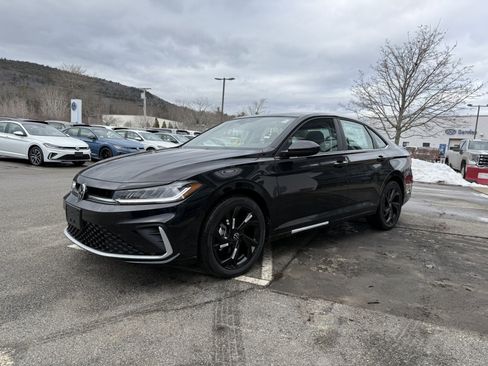 New 2026 Volkswagen Jetta SE image 7