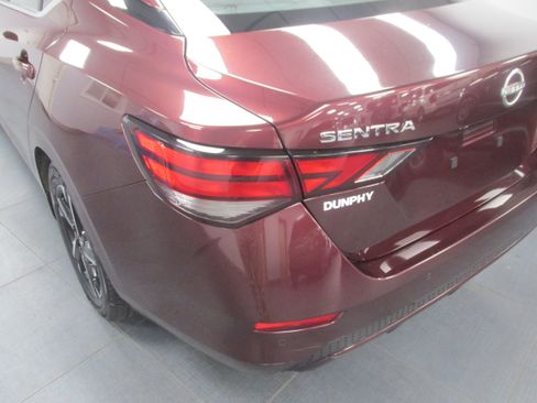 Used 2024 Nissan Sentra SV FWD image 12