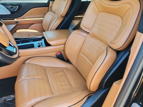 Used 2023 Lincoln Aviator Black Label Grand Touring AWD/4WD image 12