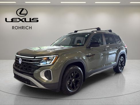 Used 2024 Volkswagen Atlas Peak Edition SEL AWD/4WD image 1