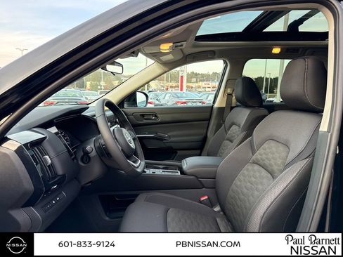 New 2025 Nissan Pathfinder SV w/ SV Premium Package image 22