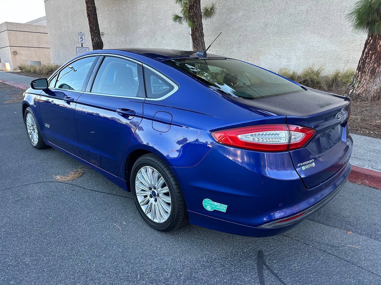 Used 2013 Ford Fusion Energi SE FWD image 4