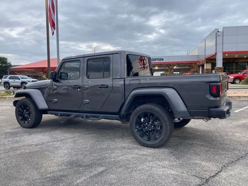 Used 2025 Jeep Gladiator Sport AWD/4WD image 5
