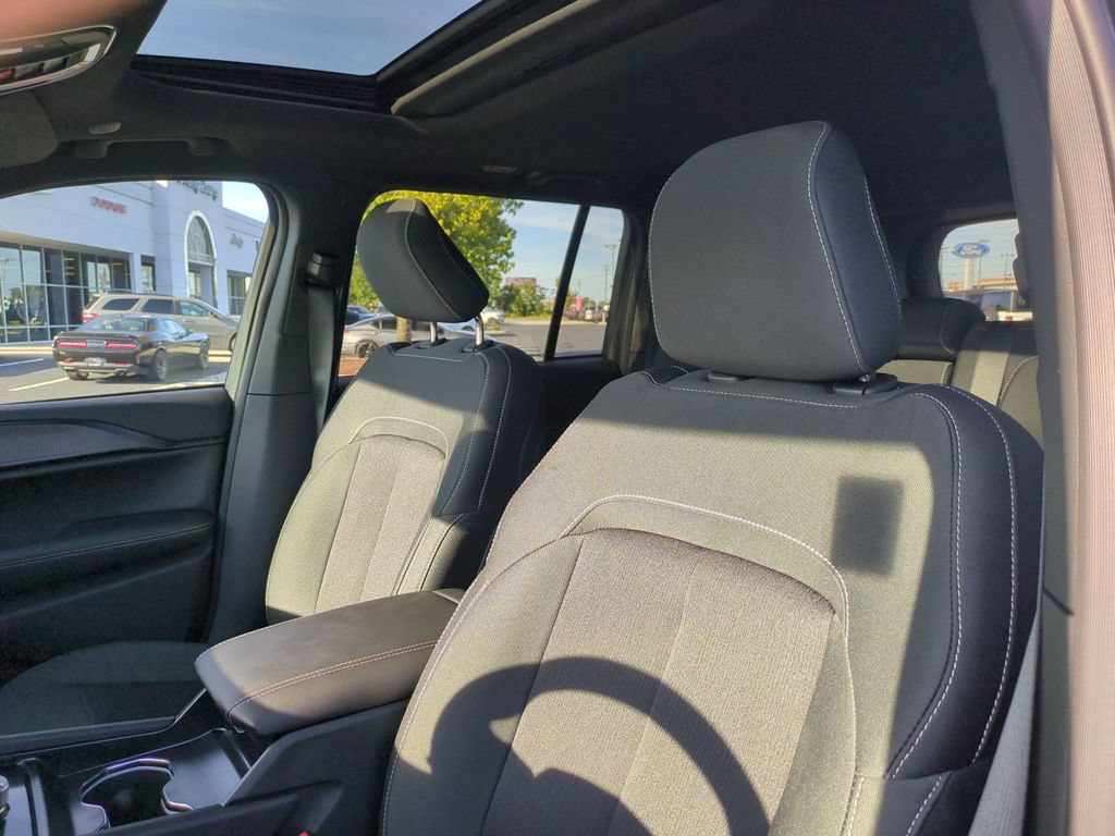 New 2027 Jeep Grand Cherokee Laredo X RWD image 14