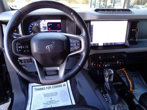 Used 2023 Ford Bronco Badlands image 11