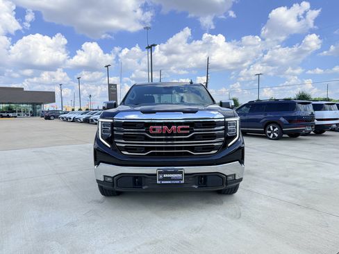 Used 2026 GMC Sierra 1500 SLT RWD image 2