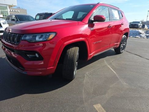 Used 2023 Jeep Compass Limited image 2