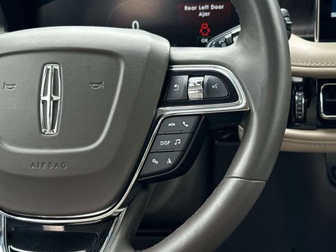 Certified 2023 Lincoln Nautilus Reserve w/ Luxury Package FWD image 18