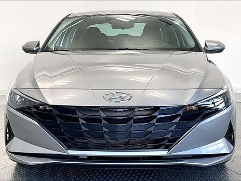 Used 2023 Hyundai Elantra SEL FWD image 3