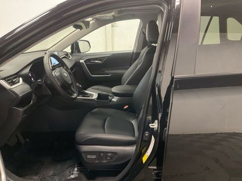 Used 2025 Toyota RAV4 XLE Premium image 2