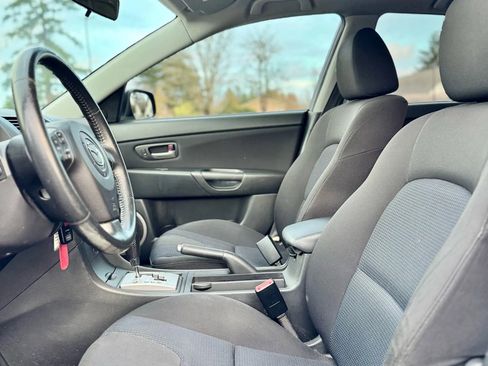 Used 2005 MAZDA MAZDA3 s w/ Appearance Pkg image 12