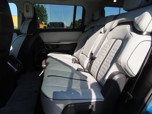 Used 2023 Rivian R1S Adventure AWD/4WD image 29