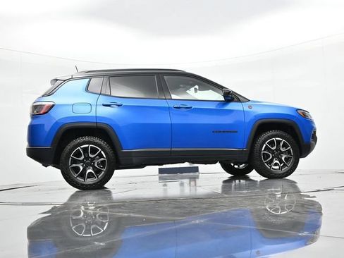 Used 2025 Jeep Compass Trailhawk AWD/4WD image 20