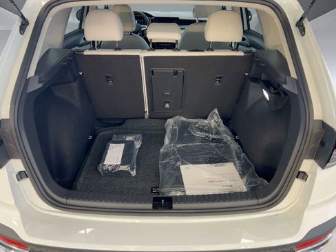 New 2026 Volkswagen Taos SE image 30