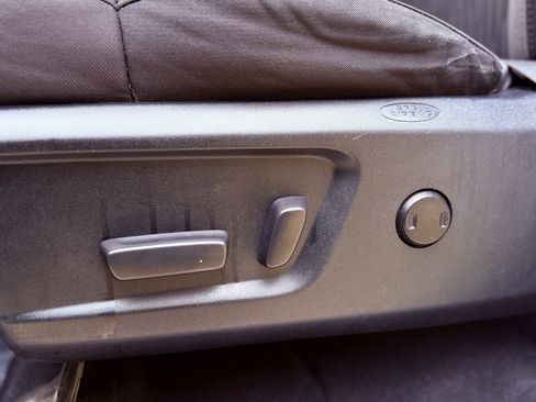 Used 2016 Toyota Tundra SR5 w/ SR5 Upgrade Package image 19