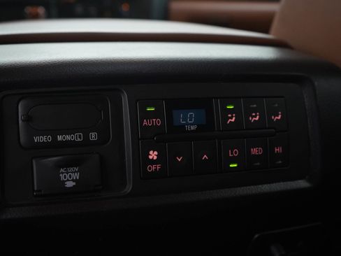 Used 2019 Toyota Sequoia Platinum AWD/4WD image 18