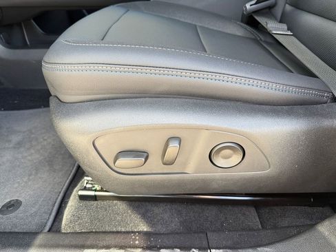 New 2026 Chevrolet Equinox EV LT image 17