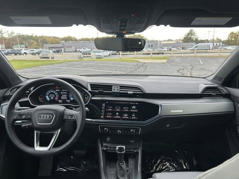 Certified 2025 Audi Q3 2.0T Premium w/ Convenience Package image 9