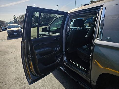 Used 2018 Chevrolet Suburban LT image 18