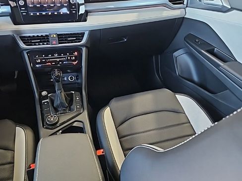 New 2026 Volkswagen Taos SEL AWD/4WD image 23