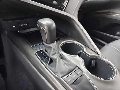 Used 2022 Toyota Camry SE image 16