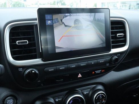 New 2025 Hyundai Venue SEL image 4