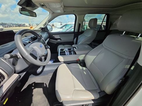Used 2025 Ford Expedition Max Active RWD image 5