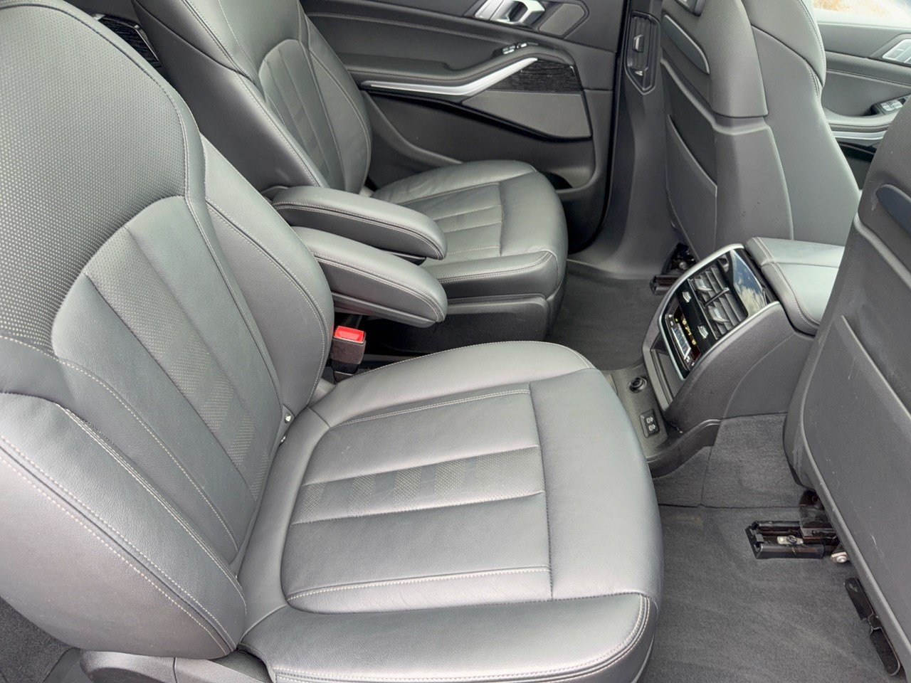 Used 2021 BMW X7 xDrive40i w/ M Sport Package AWD/4WD image 29